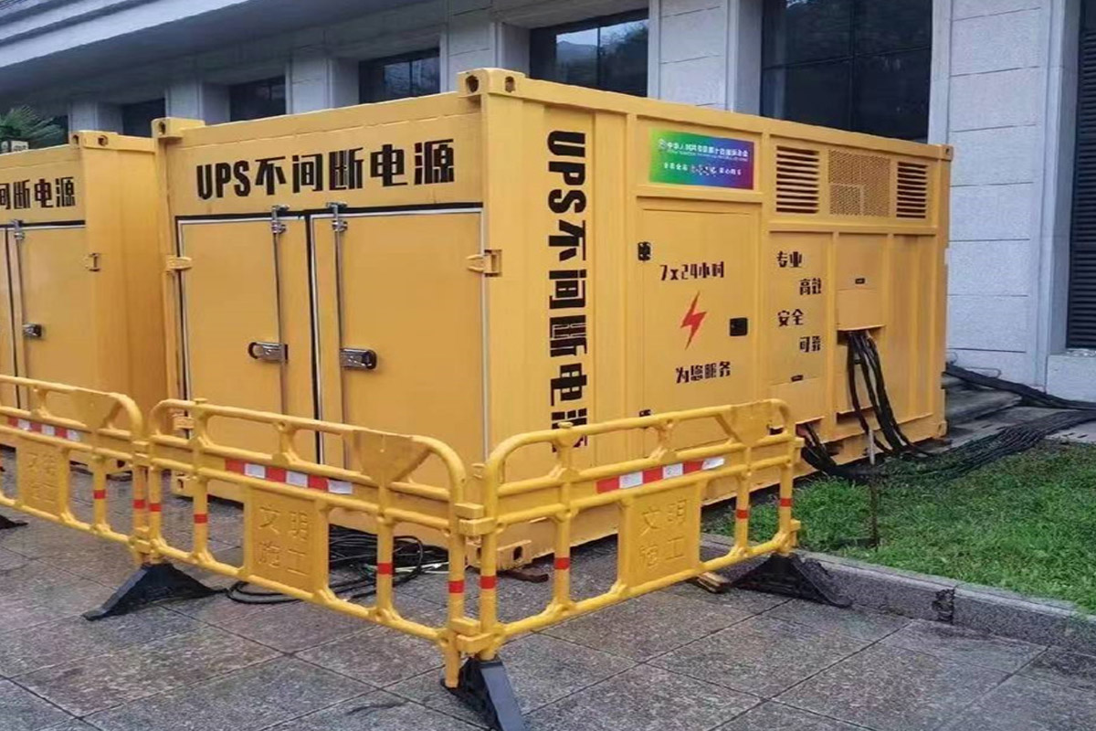 红安发电机租赁施工现场